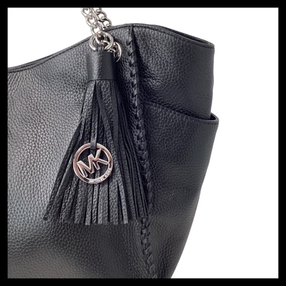 MICHAEL KORS Chelsea Large Leather Shoulder Tote Bag
Whipped Stitch Deta… - Picture 4 of 11